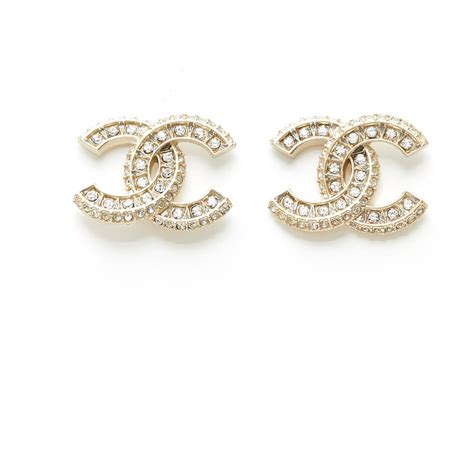 Boucles d'oreilles Chanel CC occasion .